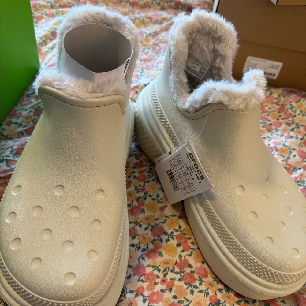 Crocs Platform fur lined stomp booties
